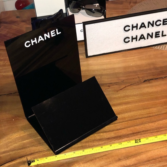 CHANEL VANITY ACCESSORY STAND - Picture 7 of 7
